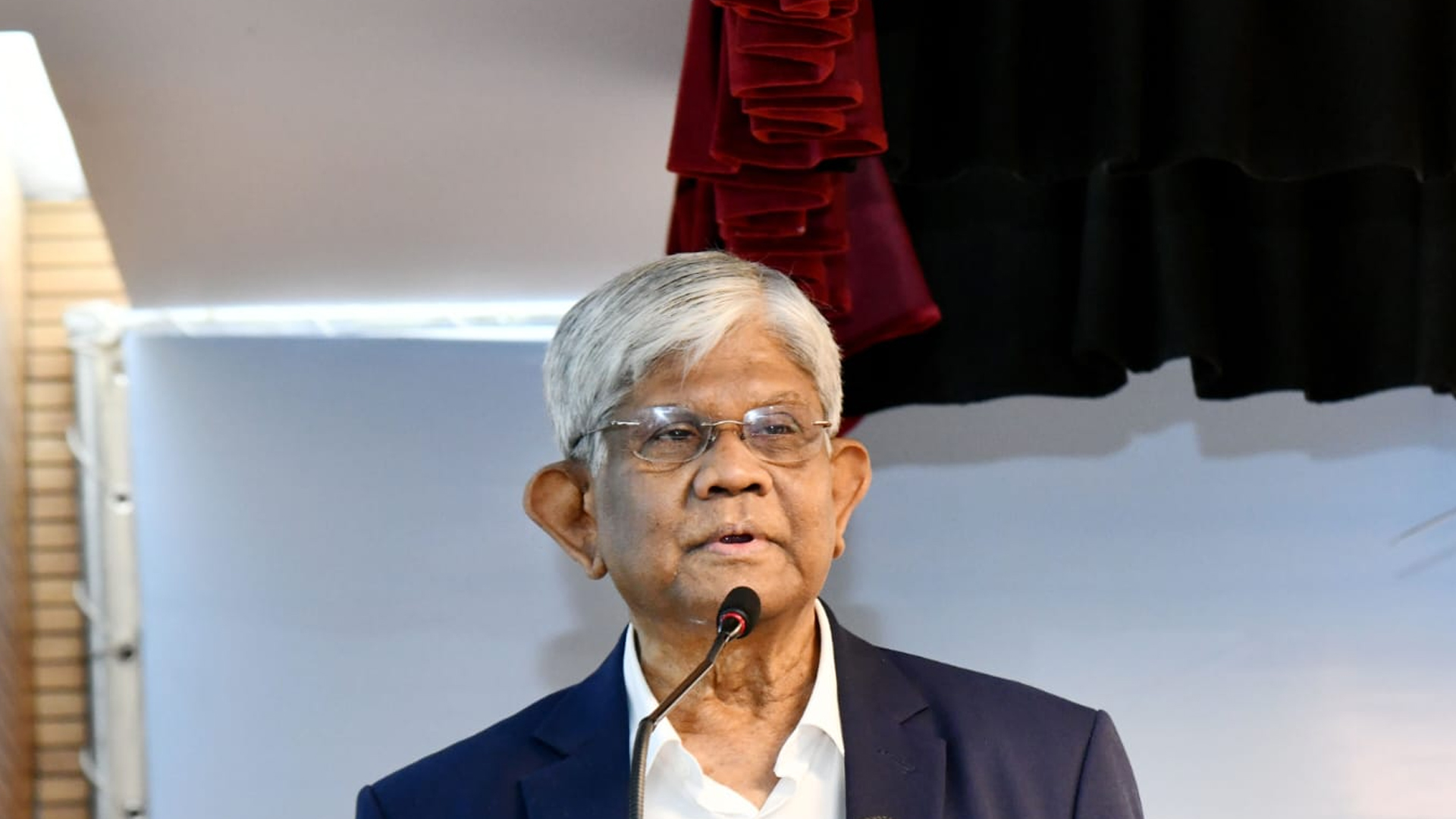 দেশের অর্থনীতি আগের চেয়ে ভালো অবস্থানে রয়েছে: অর্থ উপদেষ্টা