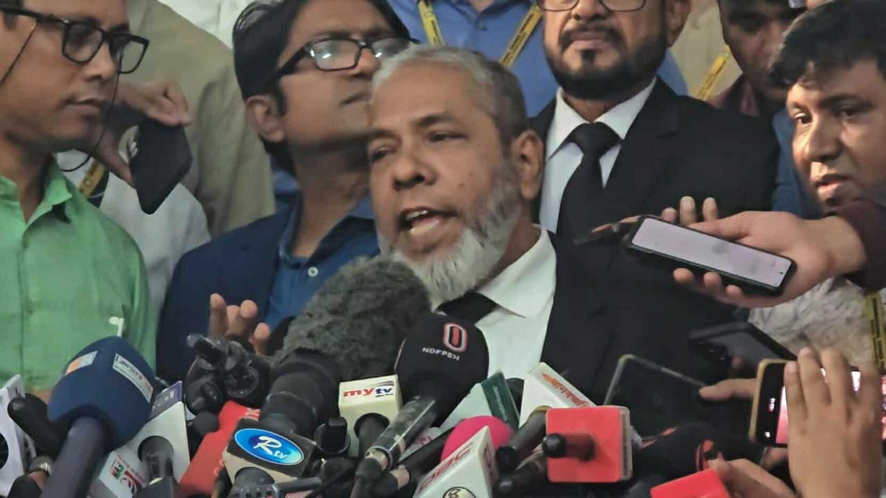 আমি খুব কষ্ট অনুভব করছি: শেখ হাসিনার আইনজীবী