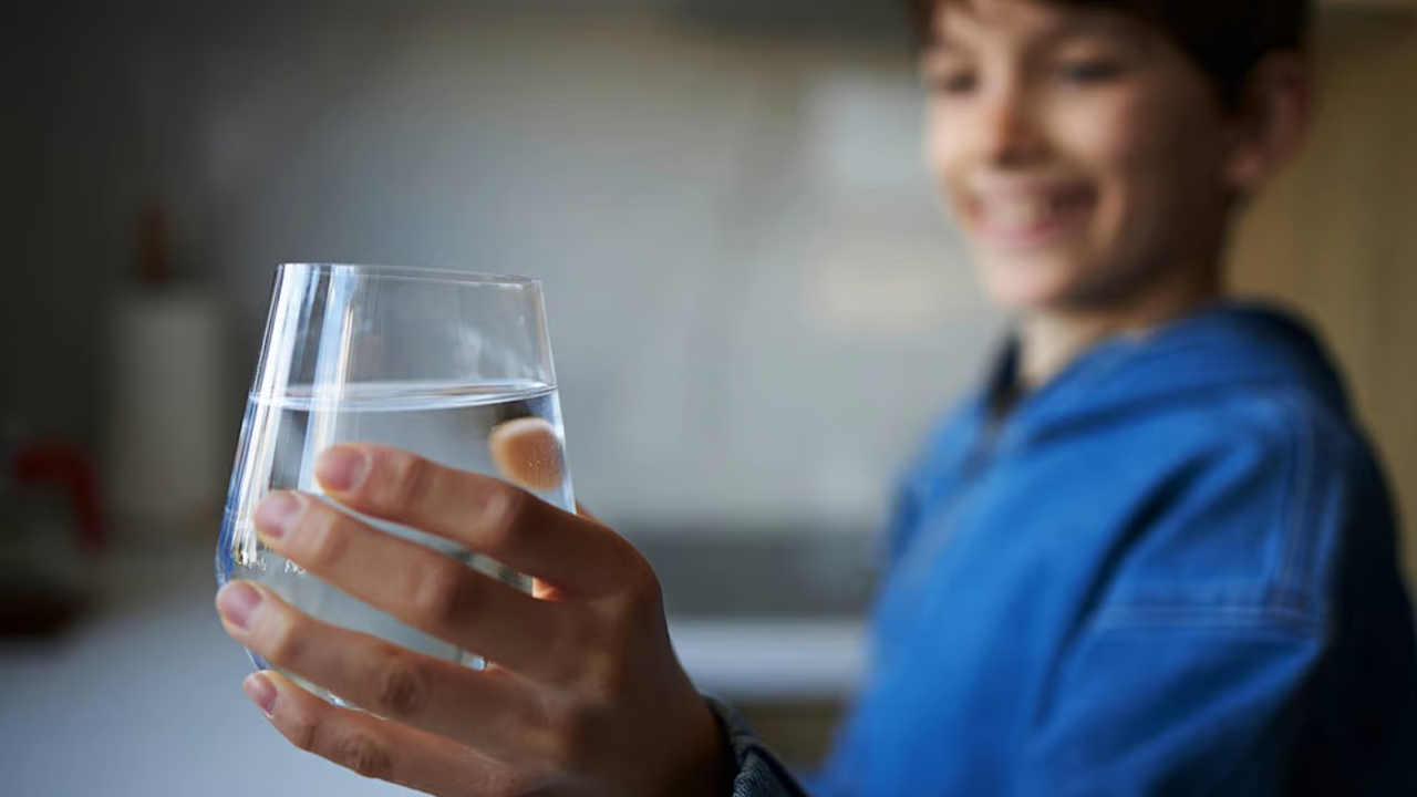 কিডনি ভালো রাখতে দিনে কতটুকু পানি খাওয়া জরুরি? জেনে নিন