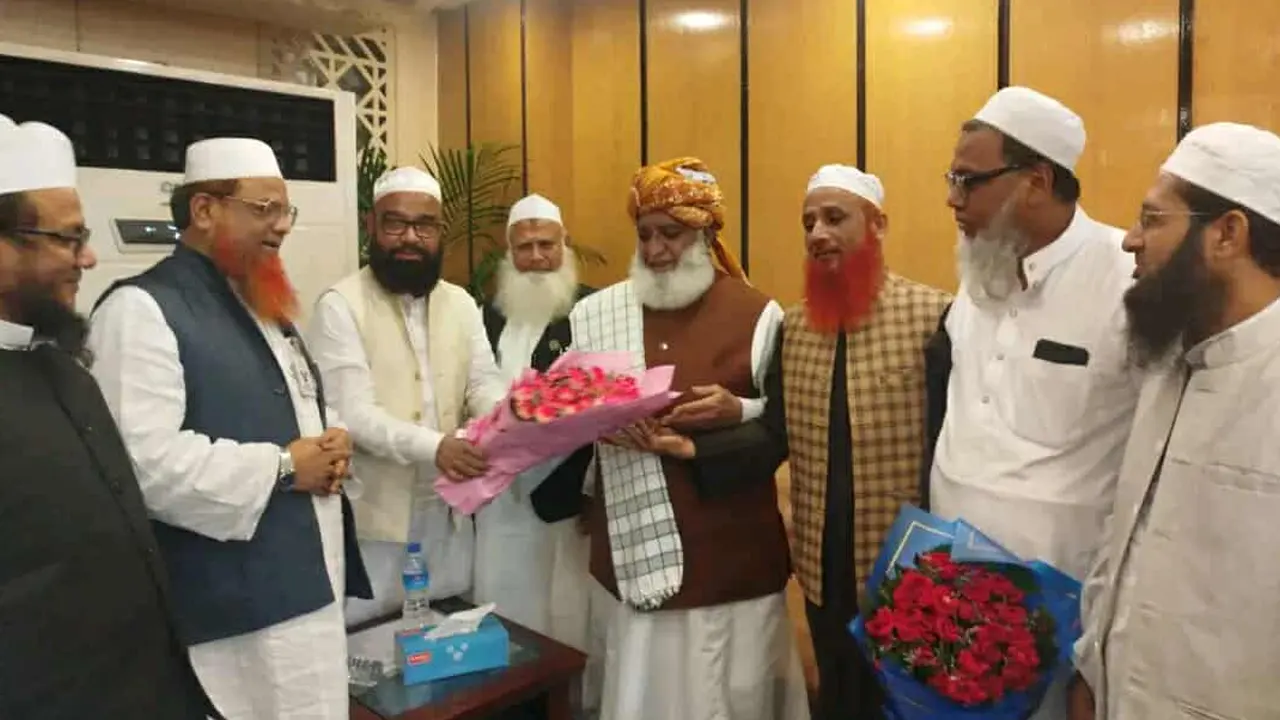 বাংলাদেশে এসেছেন মুসলিম বিশ্বের প্রভাবশালী আলেম মুফতি ফজলুর রহমান