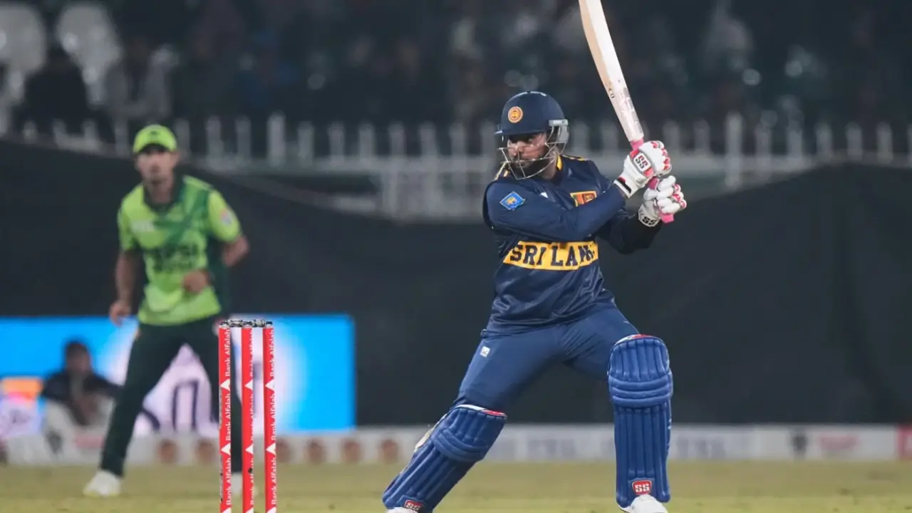 হাসারাঙ্গার লড়াই টপকে পাকিস্তানের রোমাঞ্চকর জয়