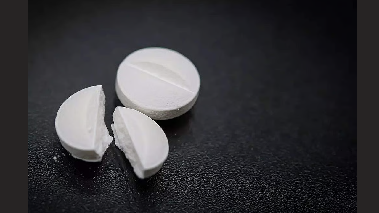 দিনে কয়টি প্যারাসিটামল খাওয়া নিরাপদ? উত্তর জেনে এখনই সাবধান হন