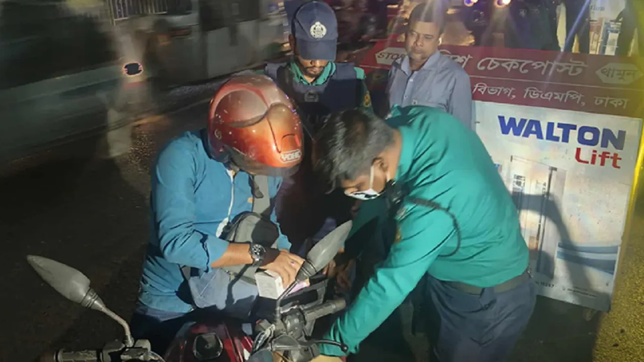 রাজধানীজুড়ে চেকপোস্ট, পুলিশের তল্লাশি