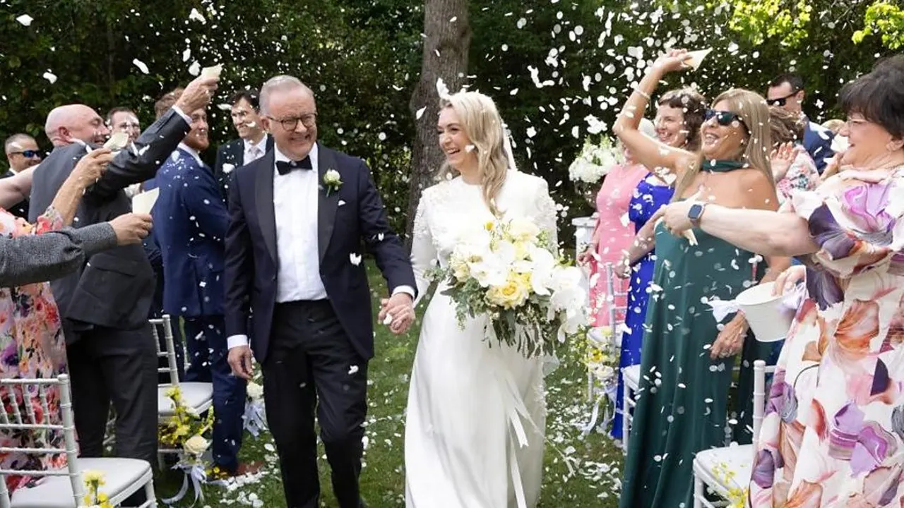 ৬২ বছরে বিয়ে করে রেকর্ড গড়লেন অস্ট্রেলিয়ার প্রধানমন্ত্রী