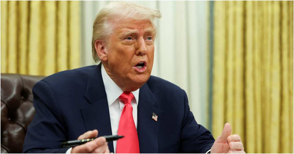 চীনের এজেন্ট হিসেবে দোষী সাবেক পুলিশ সদস্যকে ক্ষমা করলেন ট্রাম্প