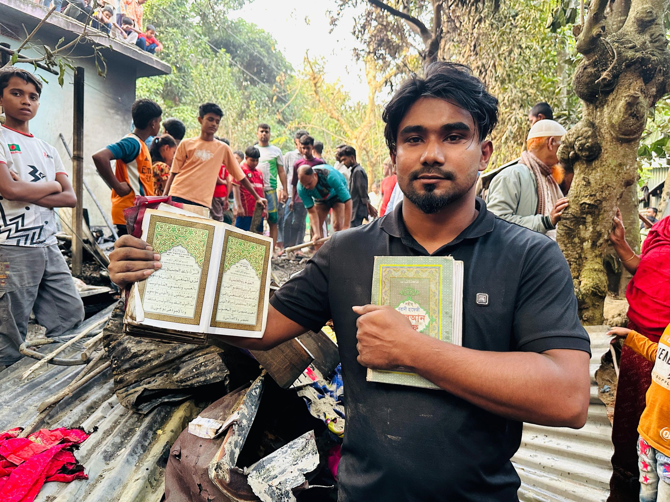 অগ্নিদগ্ধ হয়ে ৩ বছরের শিশু নিহত, টাকা পুড়ে ছাই হলেও অক্ষত আল কোরআন