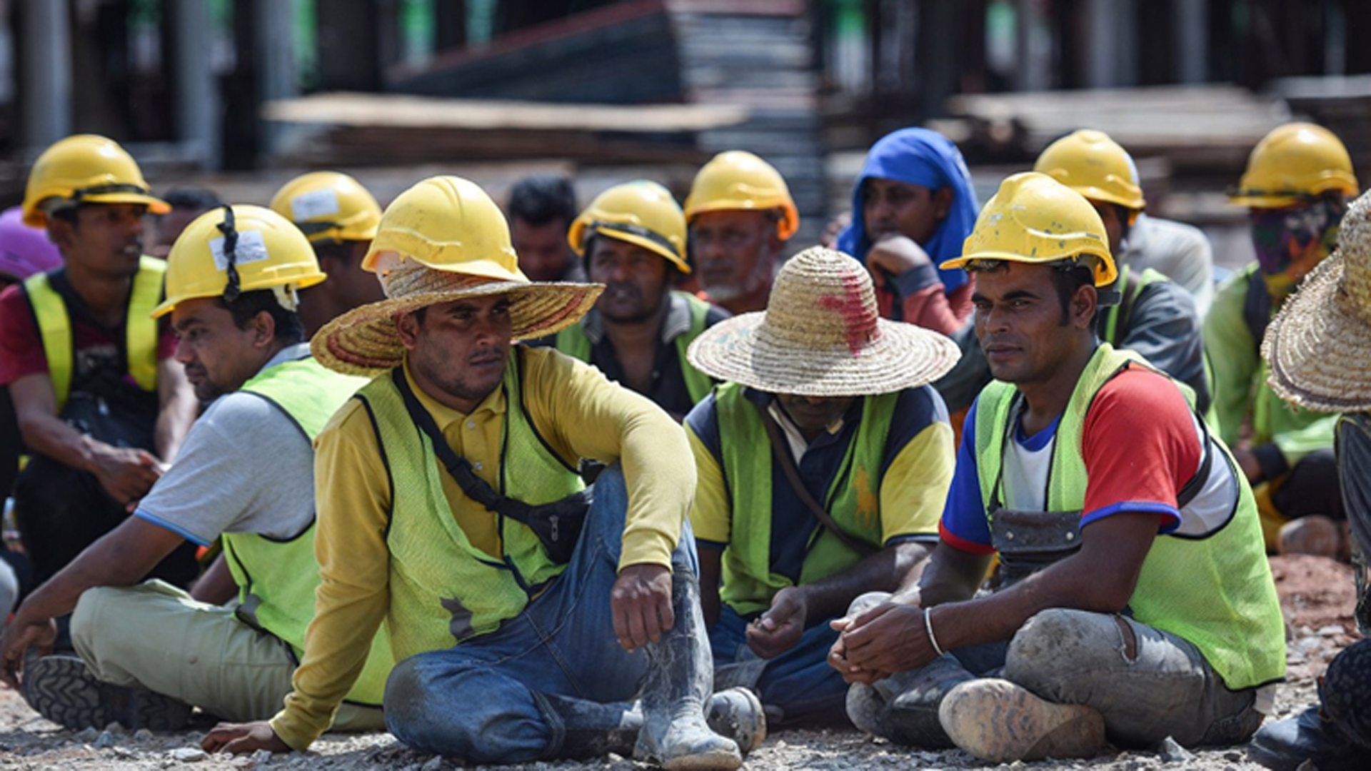 ৫ মাসে প্রবাসীরা দেশে পাঠিয়েছেন ১৩ বিলিয়ন ডলার
