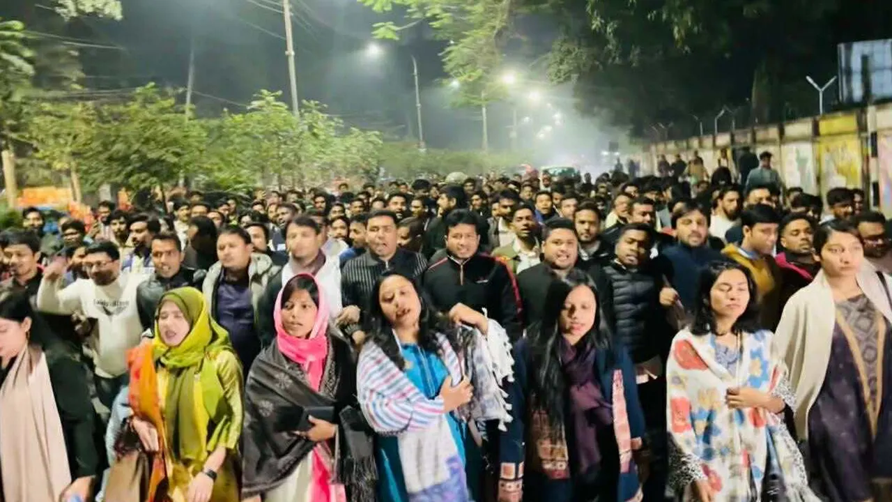 জাতীয় নির্বাচনের তপশিল ঘোষণাকে স্বাগত জানিয়ে ঢাবি ছাত্রদলের শুভেচ্ছা মিছিল