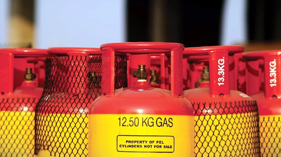 ১২৫০ টাকার এলপিজির দাম ২০০০ টাকা