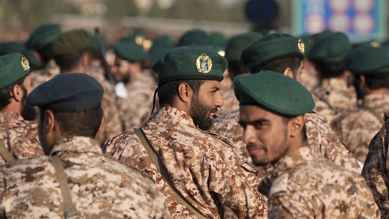 ইরানে বিক্ষোভকারীদের হামলায় বিপ্লবী গার্ডের ৮ সদস্য নিহত