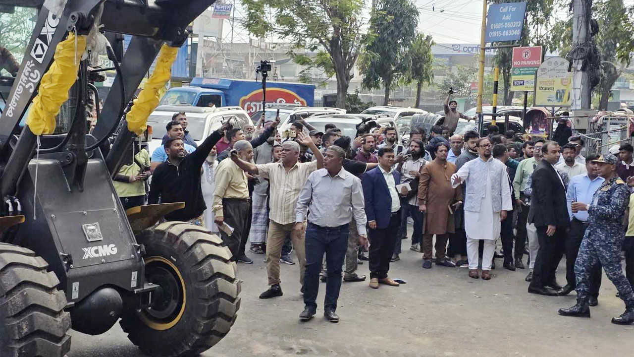 নগরীকে বিলবোর্ডমুক্ত করার ঘোষণা চসিক মেয়রের